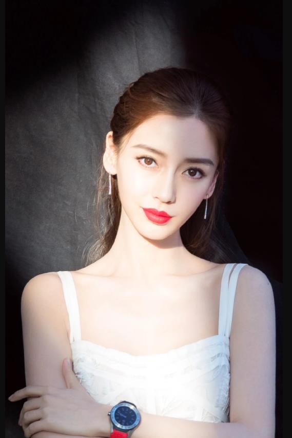 杨颖最新"高清无码"照片流出,网友:没想到你还有这样的一面!