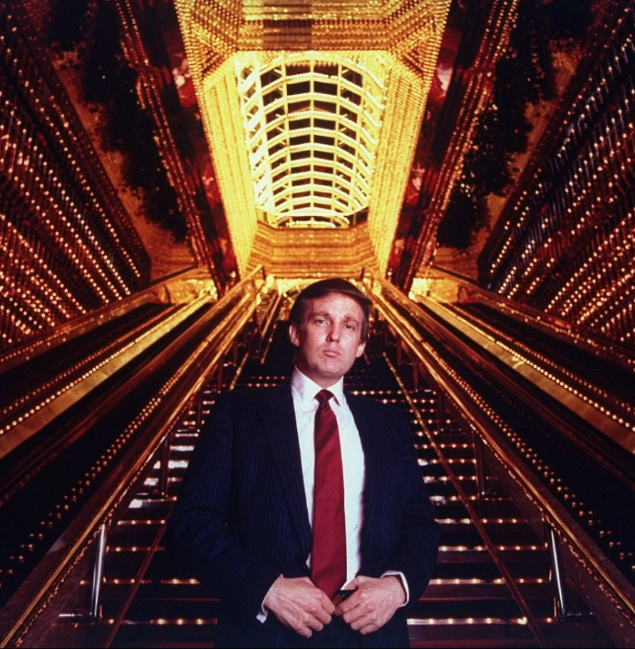 撞衫不可怕 特朗普居然和萨达姆“撞房子”(组图)