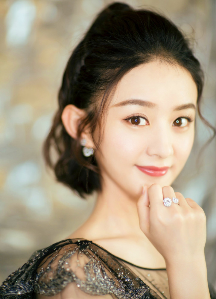 娱乐圈的神撞脸明星,赵丽颖和她居然神似?网友:感觉像