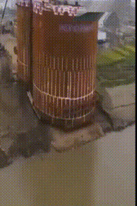 搞笑gif:大哥第一次用高压锅,还是小心点好!