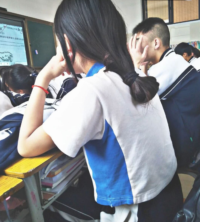 初中3年,女生上课无聊必做的4件事,网友:回不去的都是