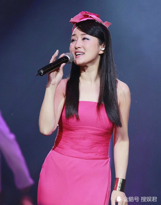48岁歌手杨钰莹现状,复出7年还在唱老歌,单身生活让人