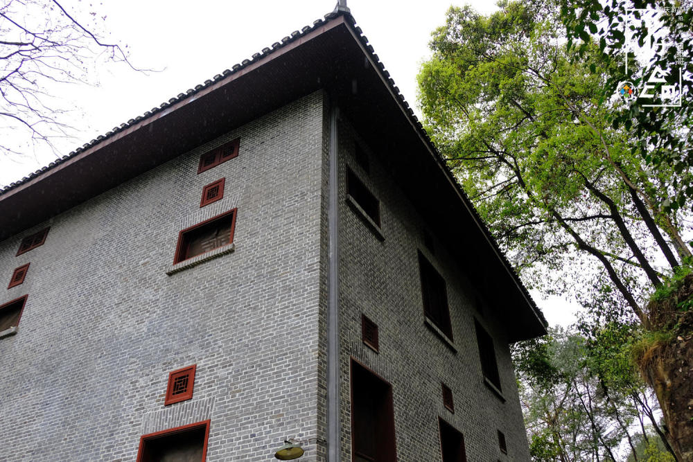 重庆南温泉旁的独栋别墅,不仅历史悠久,曾经还住着一位大人物