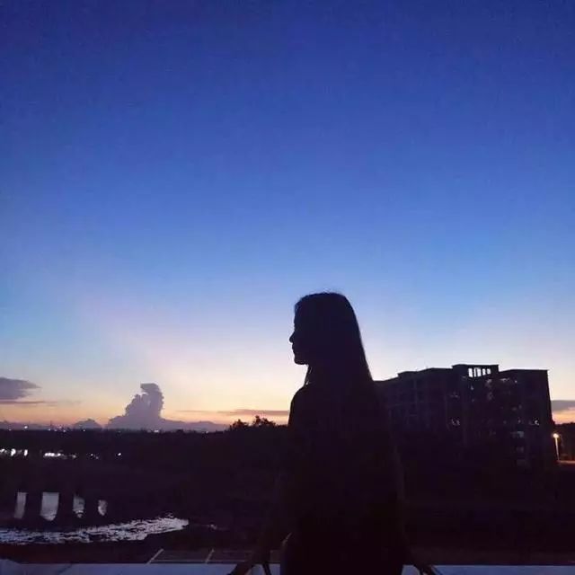 背影情侣头像一男一女