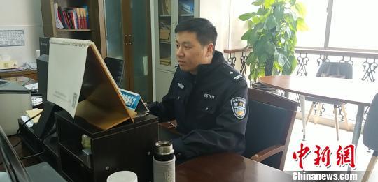 办案民警陈阳峰.义乌公安提供