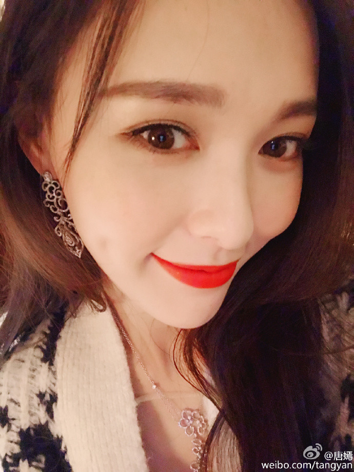 唐嫣这是被韩国人骗了吧 新发型就像三天没洗头那么油腻！