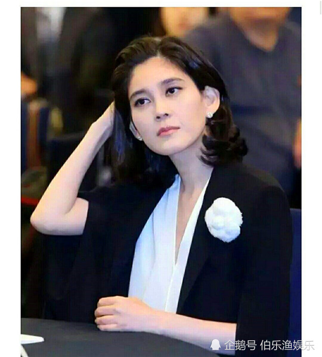 三星长女李富真快50岁,依旧风姿卓绝,这就是豪门千金的长相!