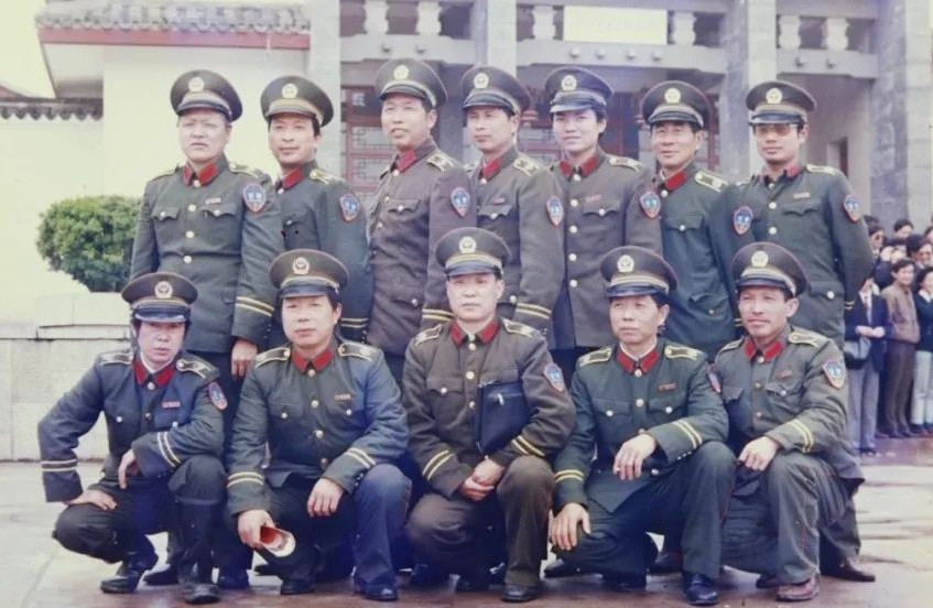 中国的警察队伍,在80年代中期,为何经常举行公审大会?