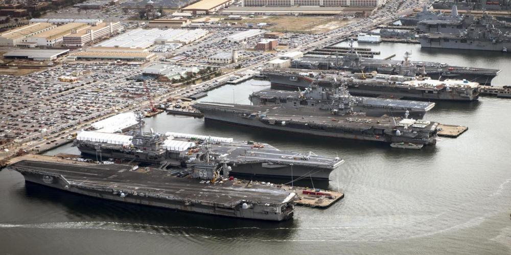 美国诺福克海军基地近照:2型神盾舰扎堆,画面非常震撼