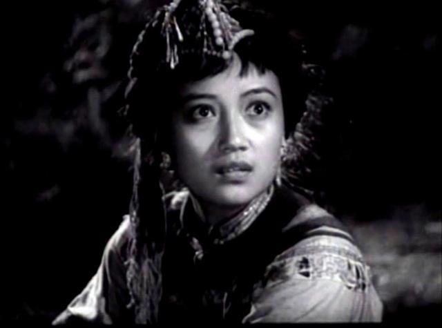 王晓棠1955年在电影《神秘的旅伴》中扮演小黎英.