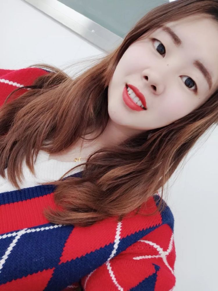 新疆美女设计师摘掉眼镜,近视手术后全新体验6摘镜变形记》