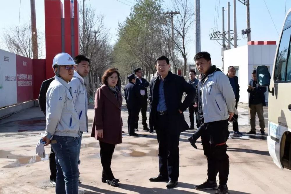 创卫拉练检查 3月25日上午,东坝地区工委书记黄宏春,办事处主任于