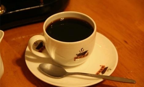 如果你公公躺地上要喝手磨咖啡,你冲一杯雀巢速溶,他喝的出来吗