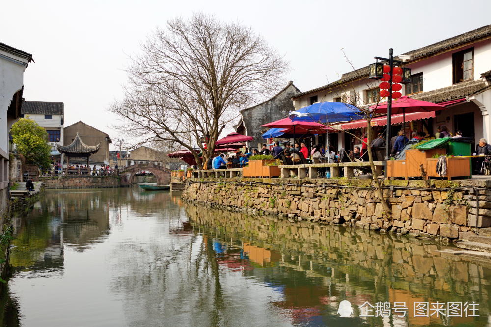 鸣鹤古镇:风光秀美,依湖而建的千年古镇