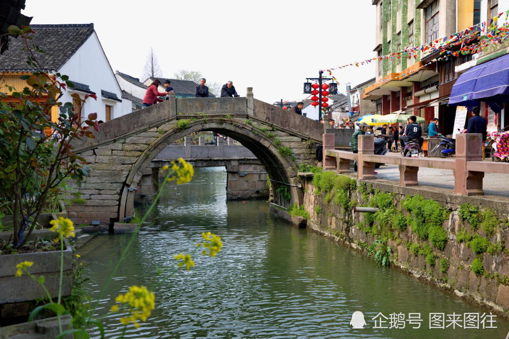 鸣鹤古镇:风光秀美,依湖而建的千年古镇