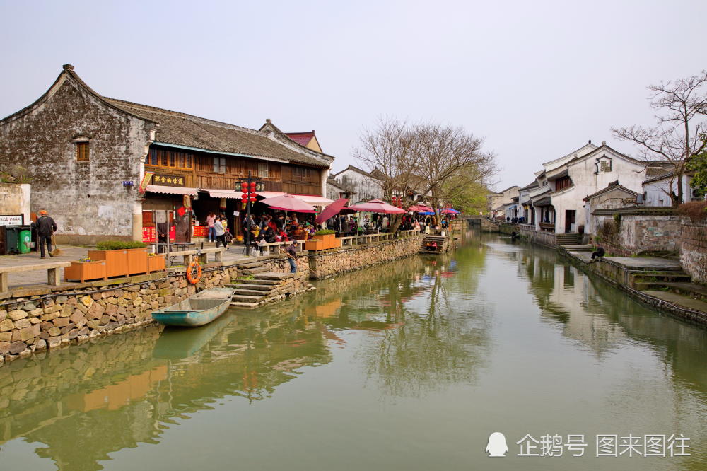 鸣鹤古镇:风光秀美,依湖而建的千年古镇