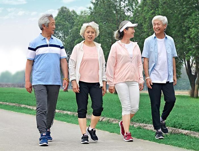 老年人每天走多少步数最好?医生:走路很重要,但别超过