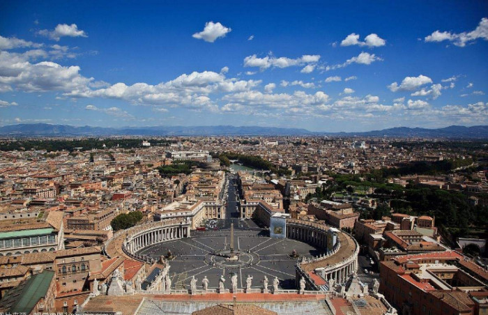 世界上最小的国家,没有军队也没有国防,用