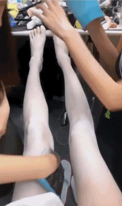 娱乐圈真的那么多"腿精"?其实都是人设,孙怡连脚指头都化妆!