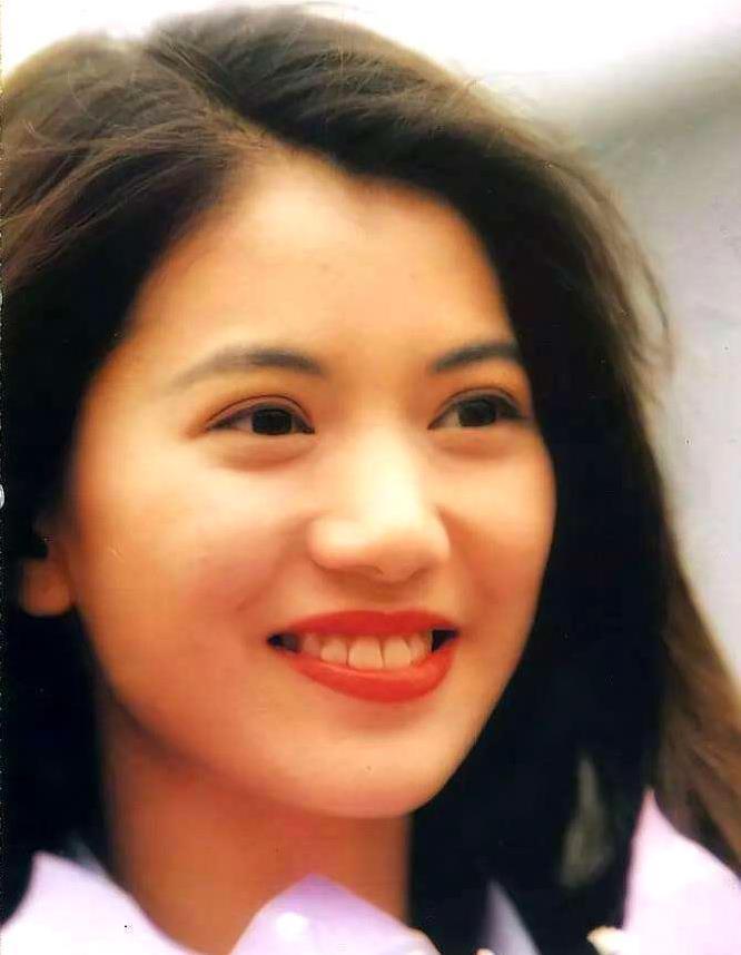 1990年"港姐"袁咏仪,年轻时照片美得"不可方物"