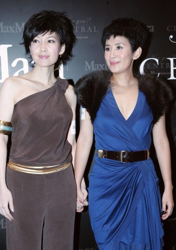 吴君如周慧敏出席活动 网友:她们保养得真好 女人味十足