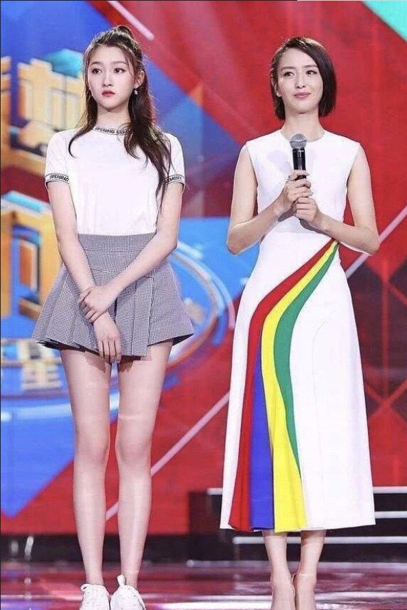 关晓彤的身材有多好,看过她和众女星的合照后,网友:不