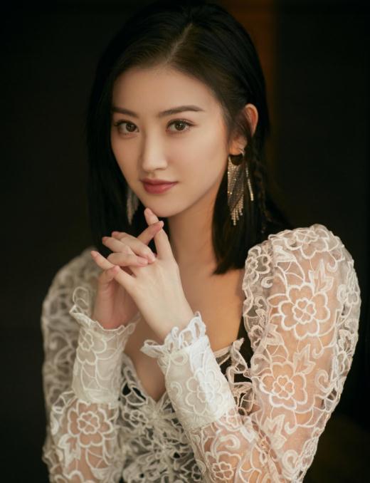 长发,短发,丸子头,在景甜身上体现出来的永远都是甜美可爱