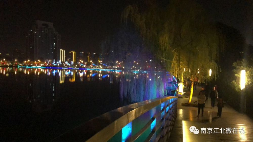 六合龙池湖夜色刷屏了!炫目的夜景令人沉醉