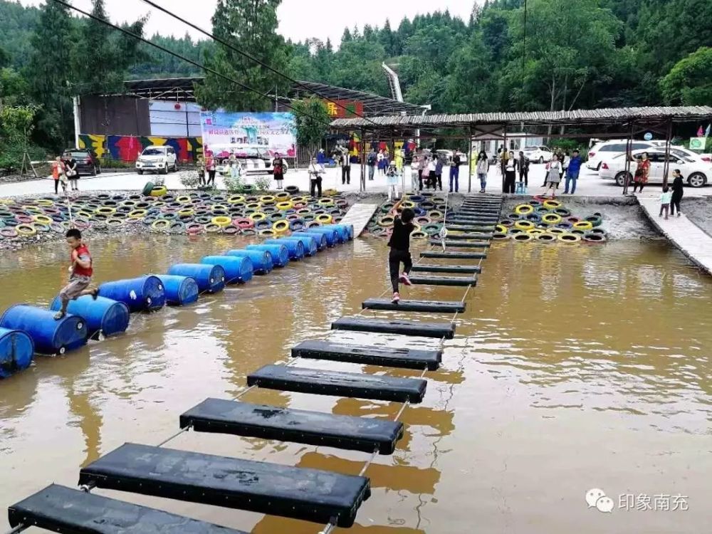 南充:布拉格小镇拆了,花好月圆的"城堡"也要拆,伤人的