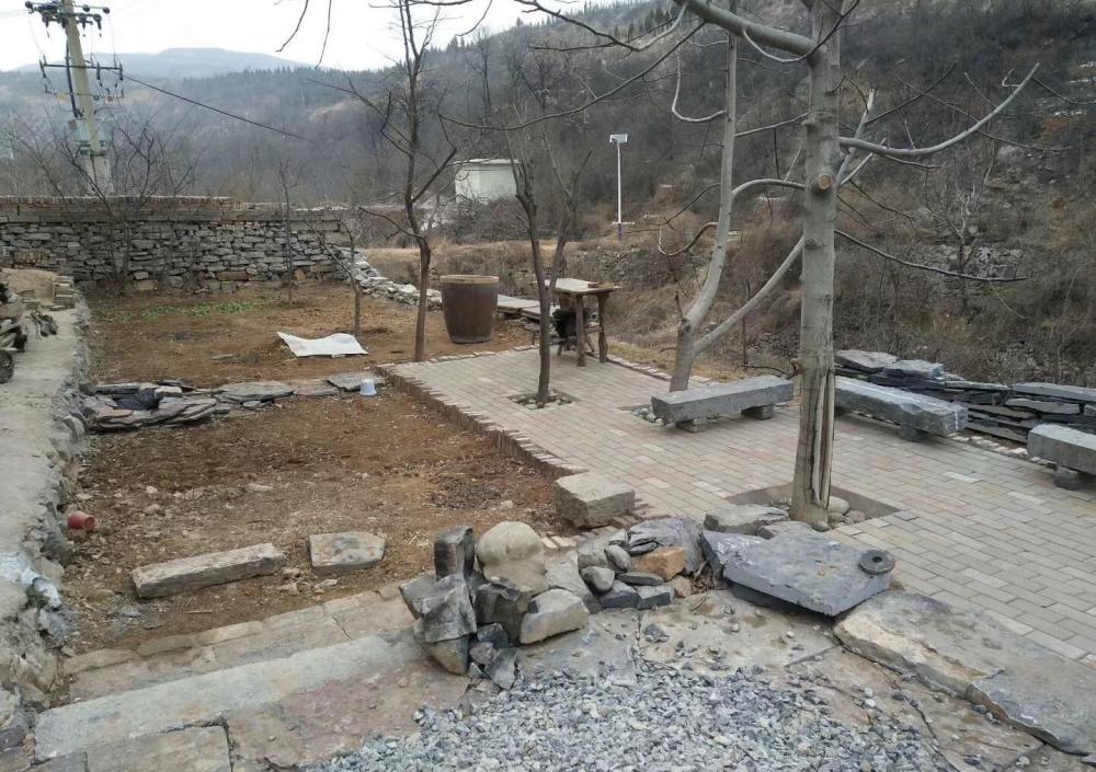 山村农家小院,杂乱古朴的美感