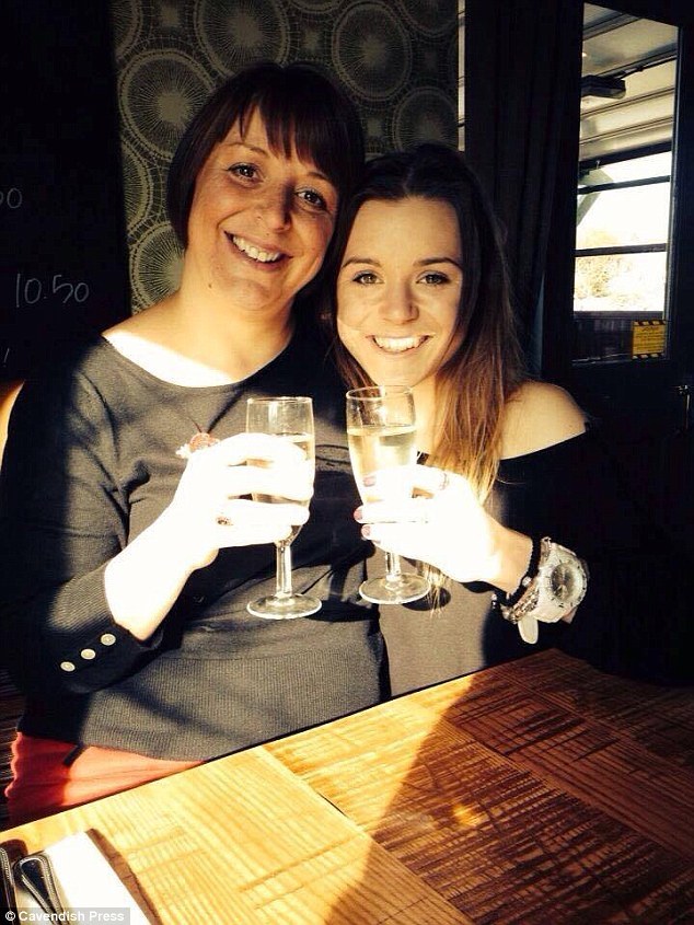 20岁少女仅重60斤 走路都可能骨折