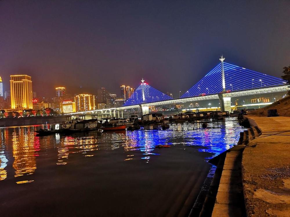 万州江水消退,南门口附近拍摄的万州夜景,你会喜欢吗?