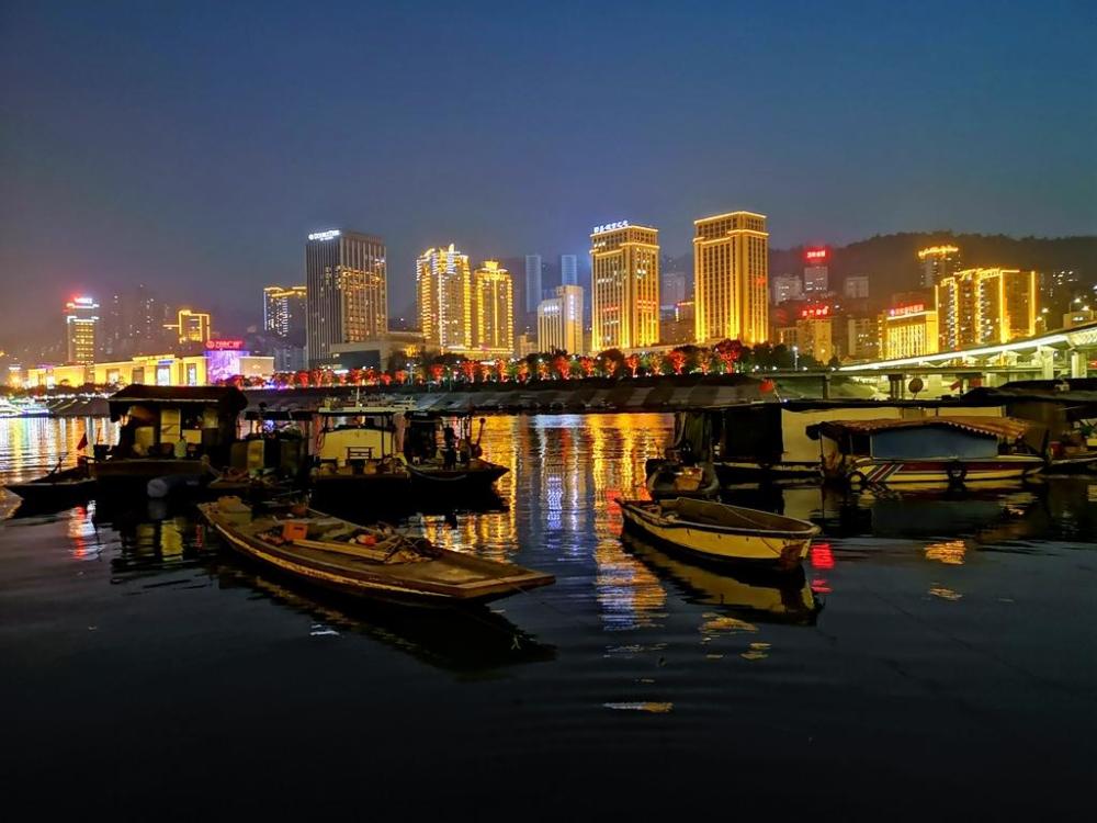 万州江水消退,南门口附近拍摄的万州夜景,你会喜欢吗?