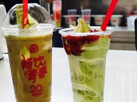 蜜雪冰城 很多学校门口都有这家奶茶店,而且因为都是学生,所以定价并