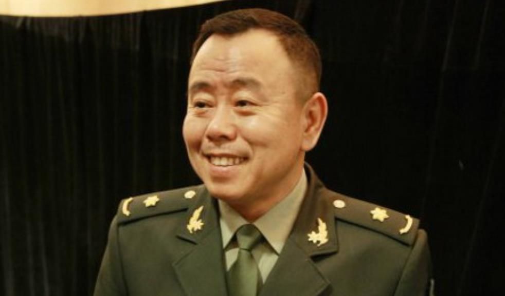 同样是军人出身,韩红大校,潘长江正师级,都不如他的陆军少将!