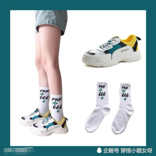 黑色帆布鞋 黑色短袜,比较精致干练的一种穿搭了,低调超显个性