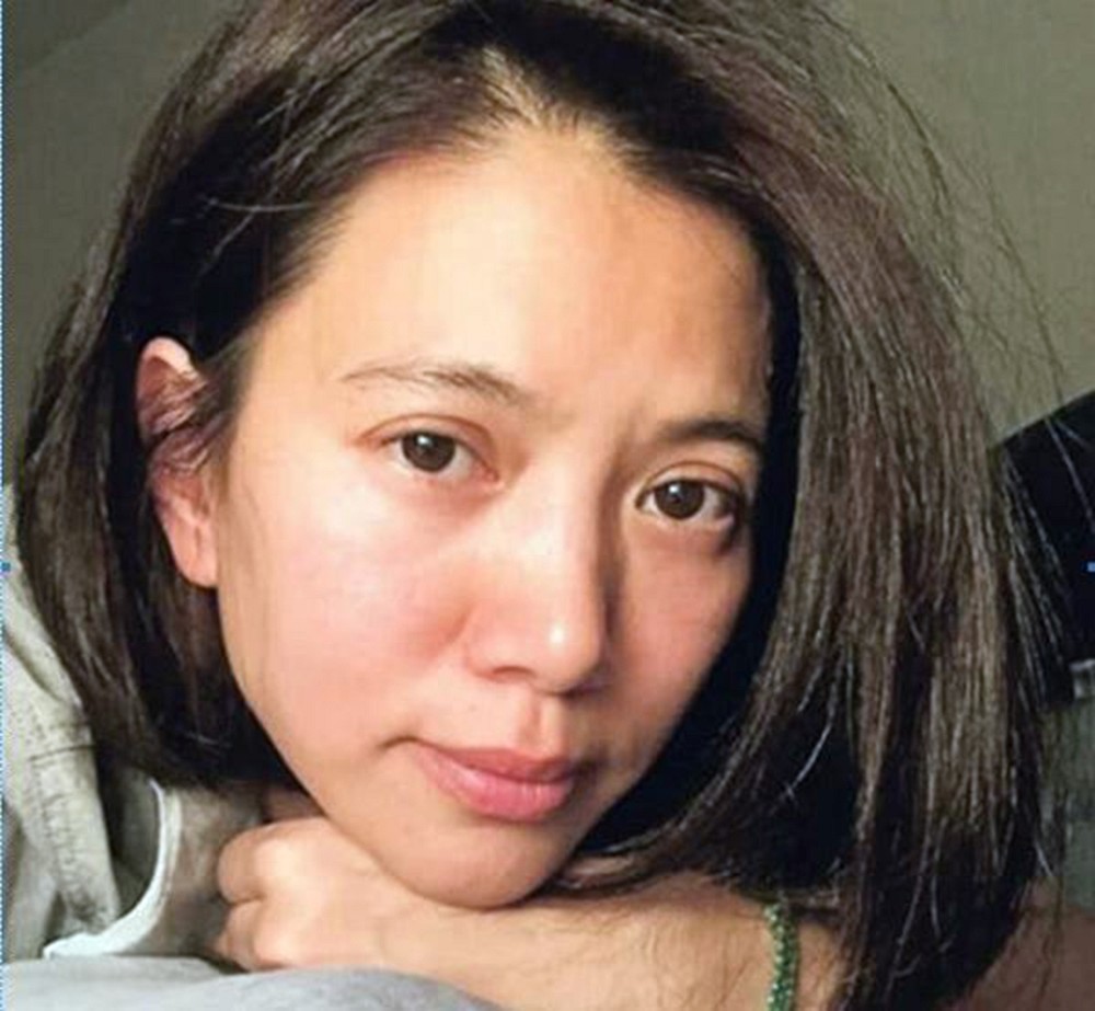 47岁袁咏仪近照流出,看了她的照片,大家才懂内心美的意义!