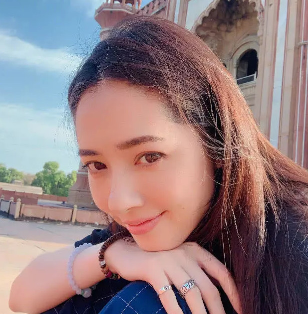 本以为郭碧婷只能留长发,看完她早期短发照片