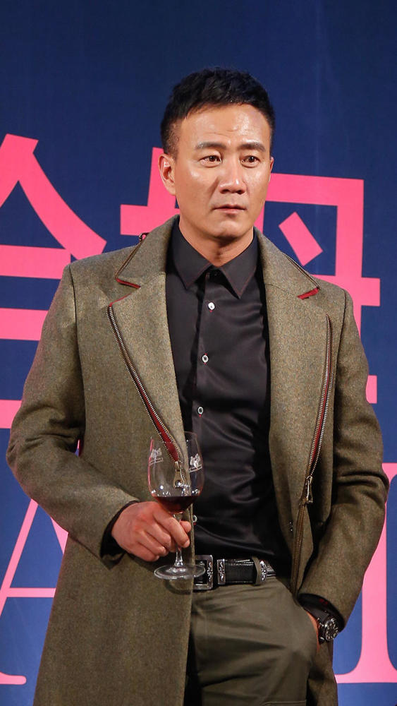 胡军是娱乐圈最man的男星?那这回他遇到对手了