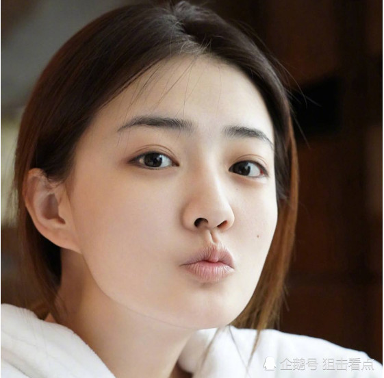 00后女生脸上有这3个"缺点",就是预备校花,素颜也毫无