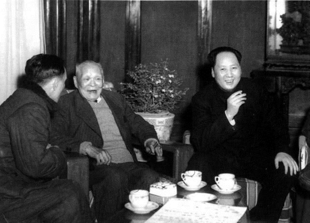 洪门最后一位大佬,连杜月笙都要礼敬三分,死后下葬在北京八宝山