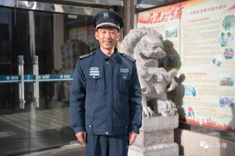 最新消息!蚌埠闸救人那位大叔是一名保安,好人得到好报了!