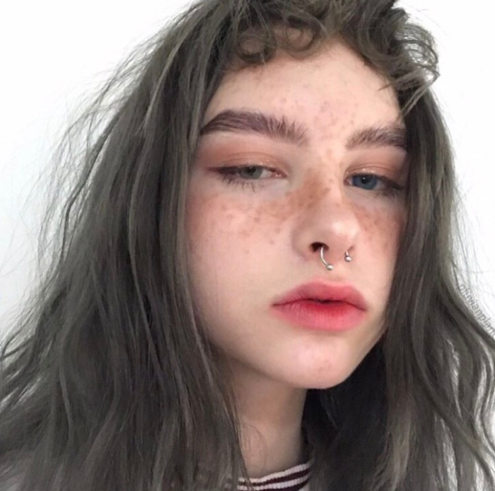 欧美高冷脸·女生头像:没有人一路单纯到底,但