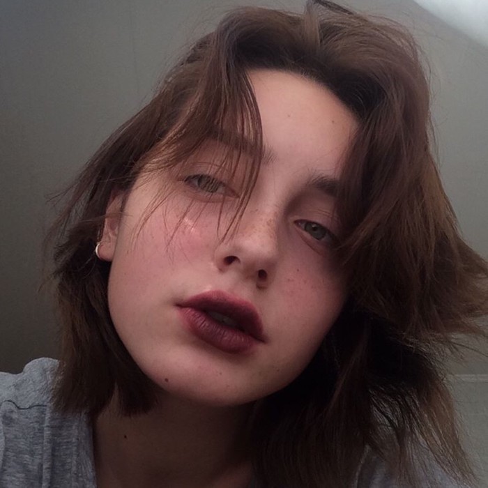 欧美高冷脸·女生头像:没有人一路单纯到底,但