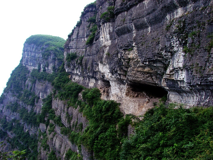 高高在上的湘西龙山八面山,悬崖峭壁之上还另有洞天