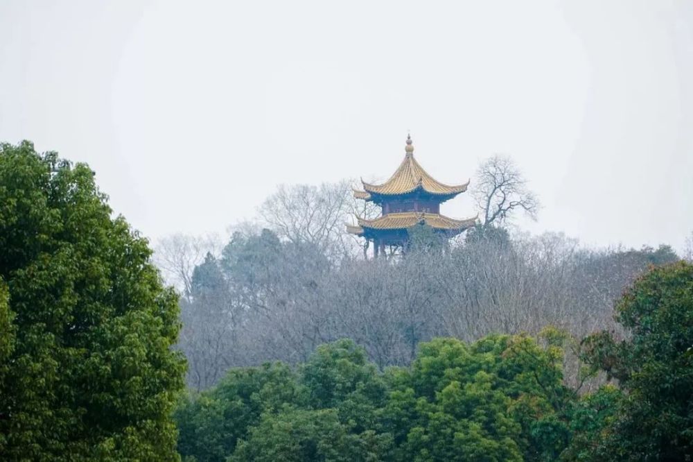 作为南京主城的名片之一,燕子矶曾有着无处可比的绝美风景和历史底蕴