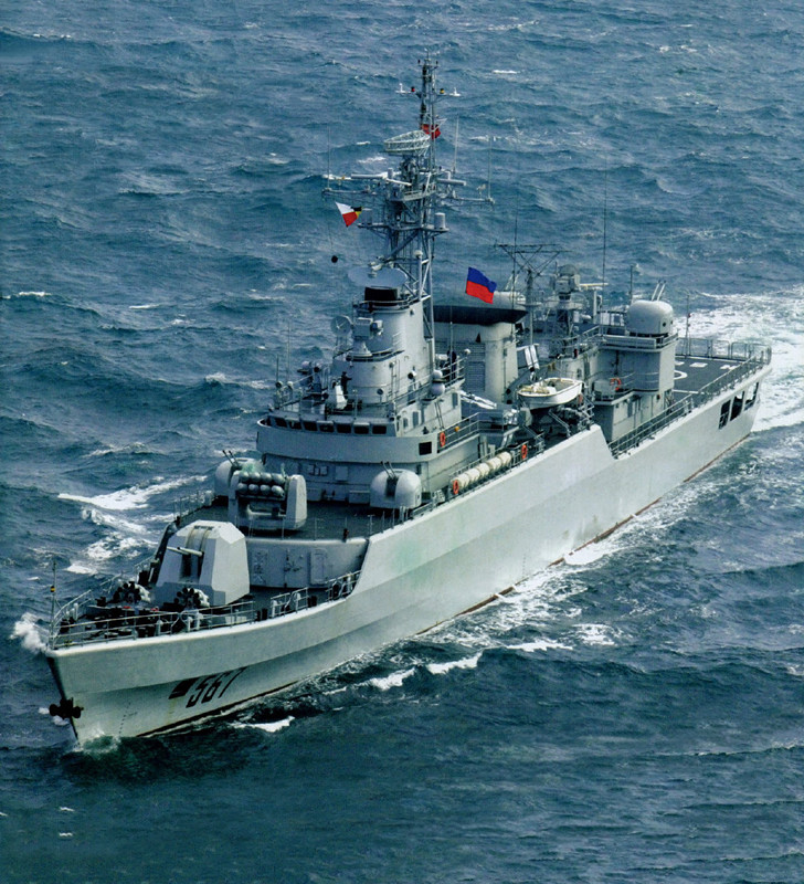 沪东造船厂和黄埔造船厂分别开工建造053h3型导弹护卫舰的七号舰(566)