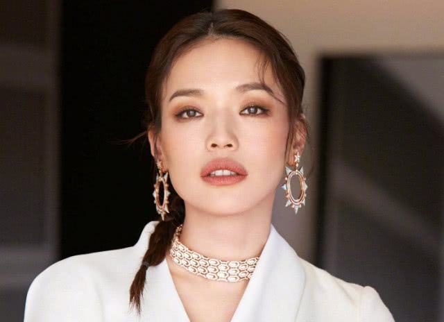 4个"鲶鱼脸"女星,躲过倪妮,也躲过林允,却躲不过性感的她
