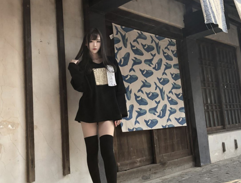 斗鱼美女主播要礼物想破脑袋,送超级火箭可以获得原味图片