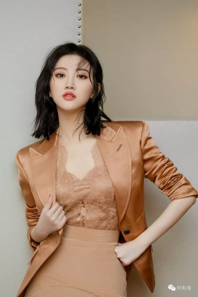 景甜剪短发秒变少女,自己剪变成大妈,了解几点短发冷知识就够了
